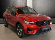 Volvo XC40 PLUS DARK, B4 FWD, 145+10 kW / 197+14 HP