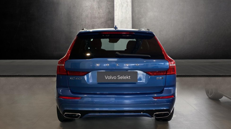 Volvo XC60 R-DESIGN, B5 AWD, 184+10 kW / 250+14 HP