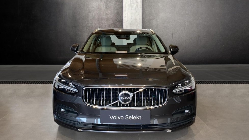 Volvo V90 MOMENTUM PRO, B4 AWD, 145+10 kW / 197+14 HP