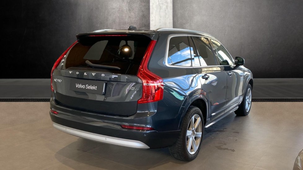 Volvo XC90 MOMENTUM PRO, B5 AWD, 173+10 kW / 235+14 HP