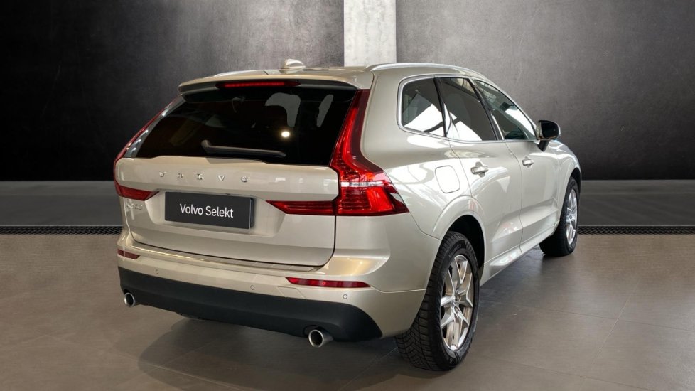 Volvo XC60 MOMENTUM PRO, B4 AWD, 145+10 kW / 197+14 HP