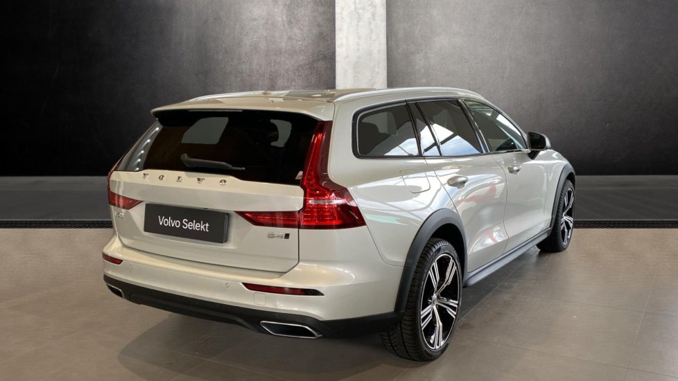 Volvo V60 Cross Country Pro, B4 AWD, 145+10 kW / 197+14 HP