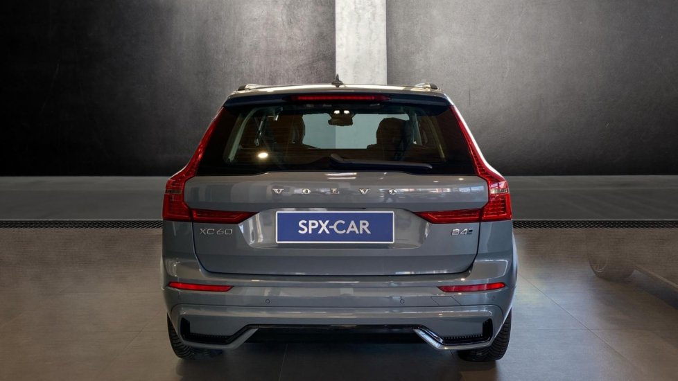 Volvo XC60 PLUS DARK, B4 AWD, 145+10 kW / 197+14 HP