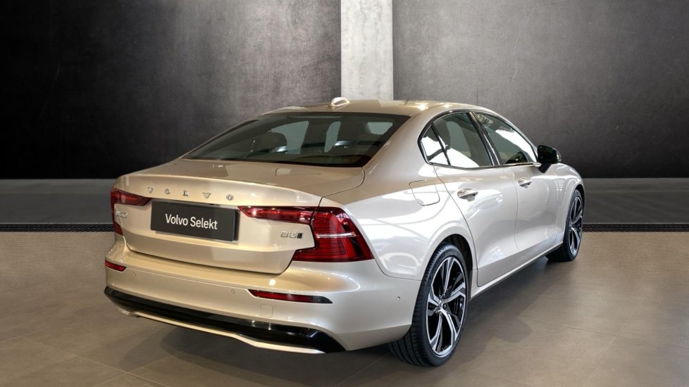 Volvo S60 ULTIMATE DARK, B5 AWD, 184+10 kW / 250+14 HP