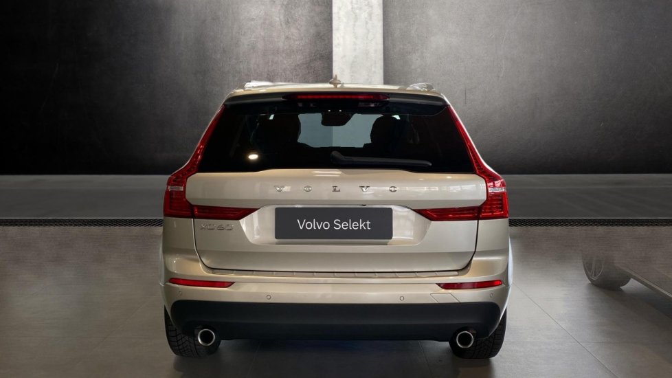 Volvo XC60 MOMENTUM PRO, B4 AWD, 145+10 kW / 197+14 HP