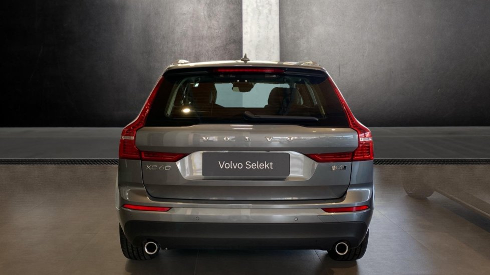 Volvo XC60 MOMENTUM PRO, B4 AWD, 145+10 kW / 197+14 HP