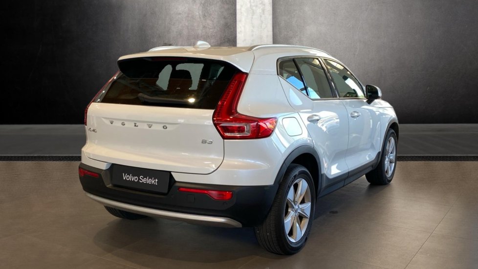 Volvo XC40 CORE, B3 FWD, 120+10 kW / 163+14 HP
