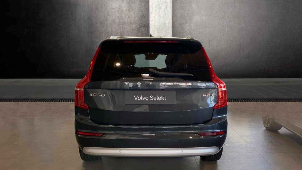 Volvo XC90 MOMENTUM PRO, B5 AWD, 173+10 kW / 235+14 HP