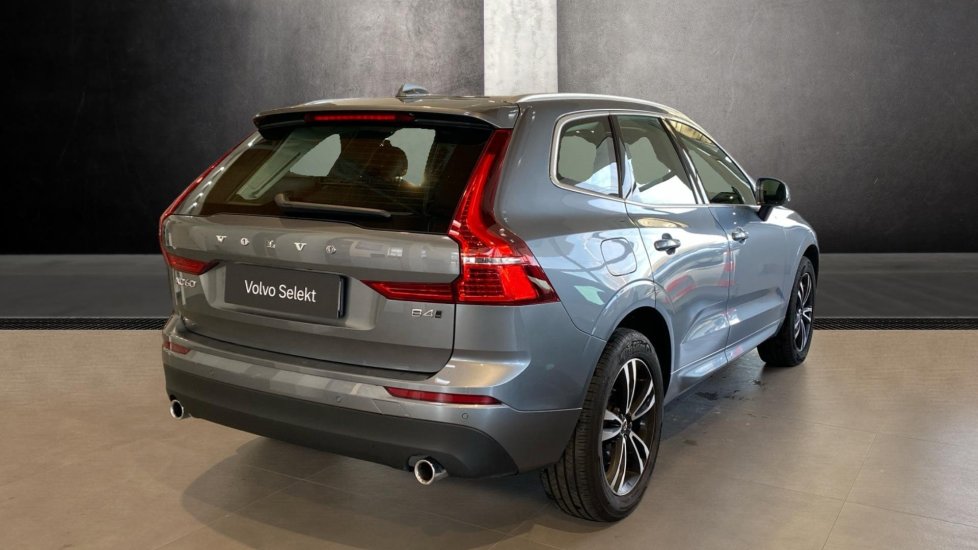 Volvo XC60 MOMENTUM PRO, B4 AWD, 145+10 kW / 197+14 HP