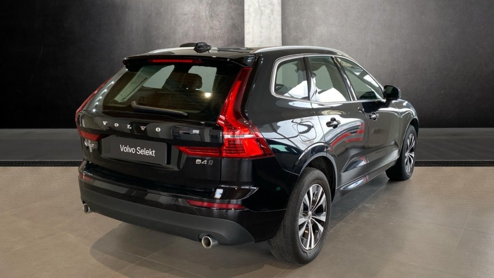 Volvo XC60 MOMENTUM PRO, B4 AWD, 145+10 kW / 197+14 HP