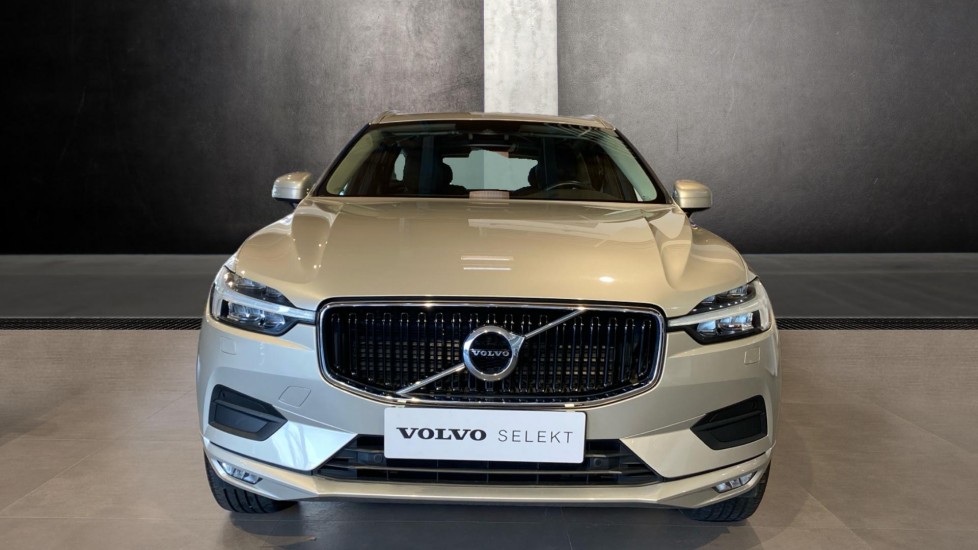 Volvo XC60 MOMENTUM PRO, B4 AWD, 145+10 kW / 197+14 HP