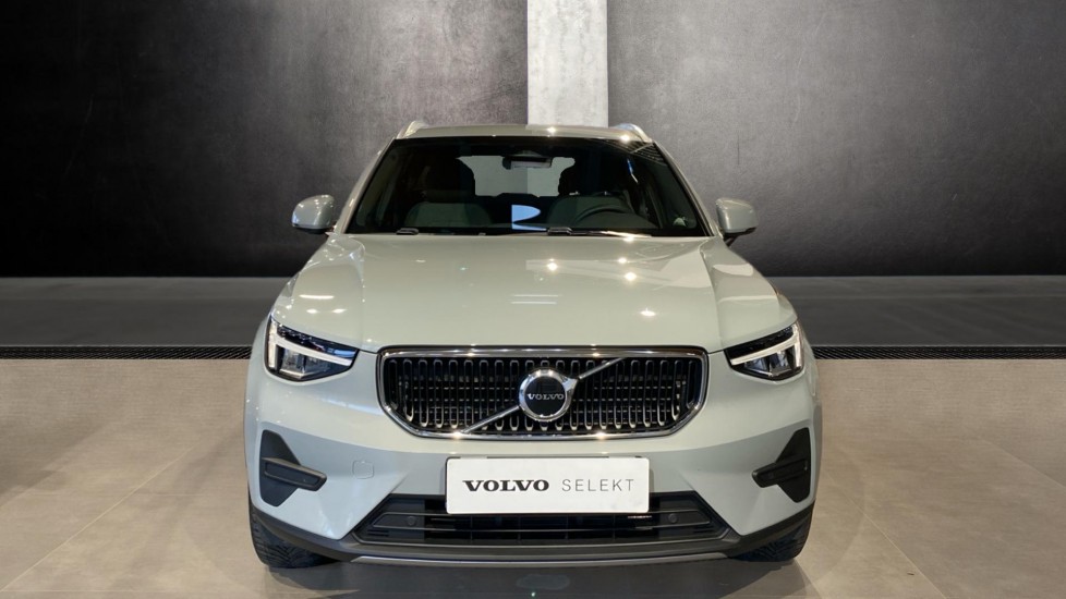 Volvo XC40 CORE, B3 FWD, 120+10 kW / 163+14 HP
