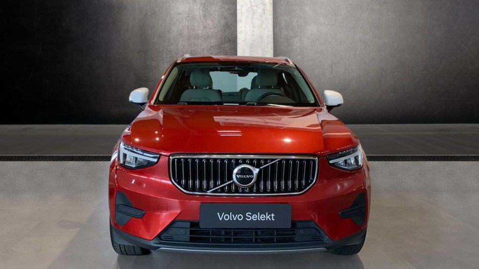 Volvo XC40 PLUS BRIGHT, B4 FWD, 145+10 kW / 197+14 HP