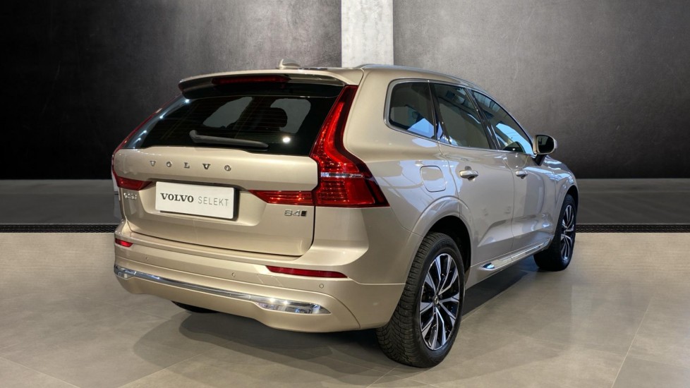 Volvo XC60 PLUS BRIGHT, B4 AWD, 145+10 kW / 197+14 HP
