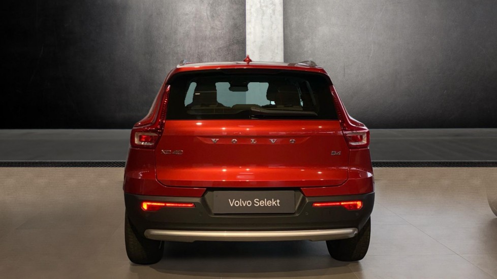 Volvo XC40 PLUS BRIGHT, B4 FWD, 145+10 kW / 197+14 HP