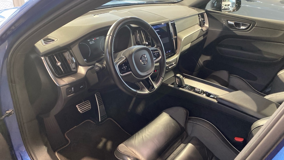 Volvo XC60 R-DESIGN, B5 AWD, 184+10 kW / 250+14 HP