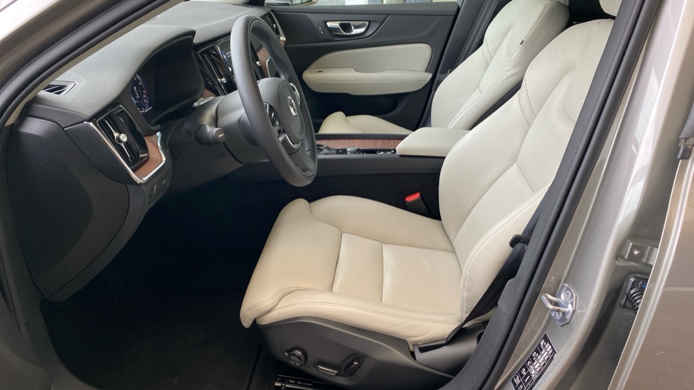 Volvo V60 INSCRIPTION, T4 FWD Drive-E, 140 kW / 190 HP