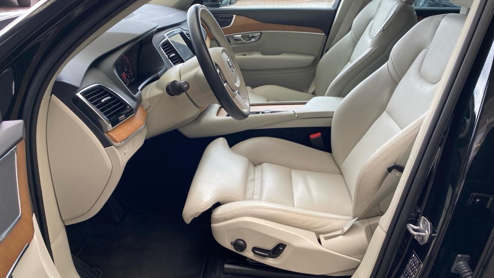 Volvo XC90 MOMENTUM PRO, B5 AWD, 184+10 kW / 250+14 HP