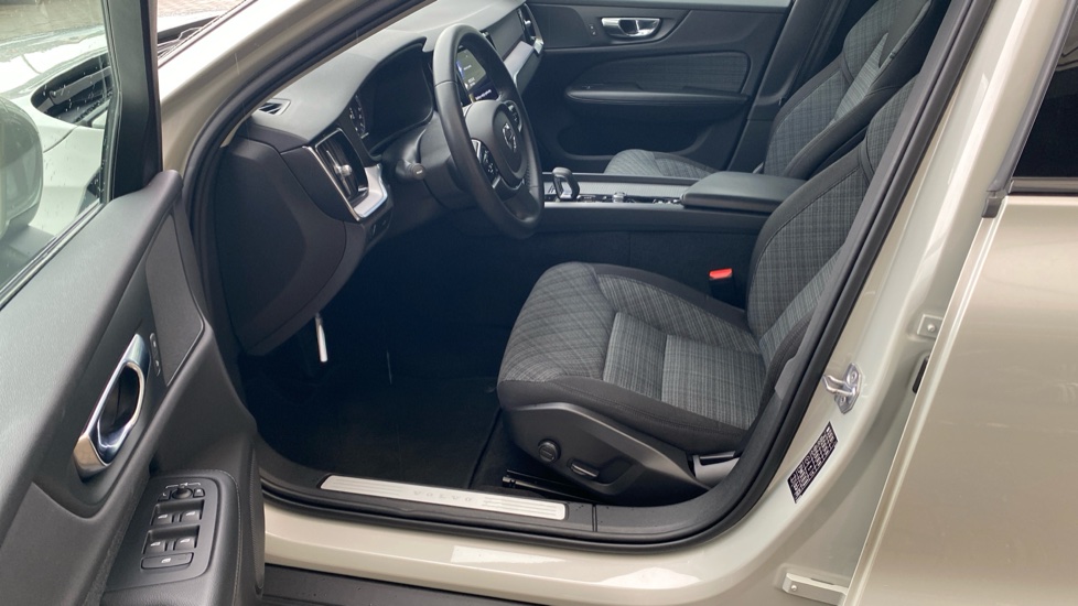 Volvo V60 Cross Country Pro, B4 AWD, 145+10 kW / 197+14 HP