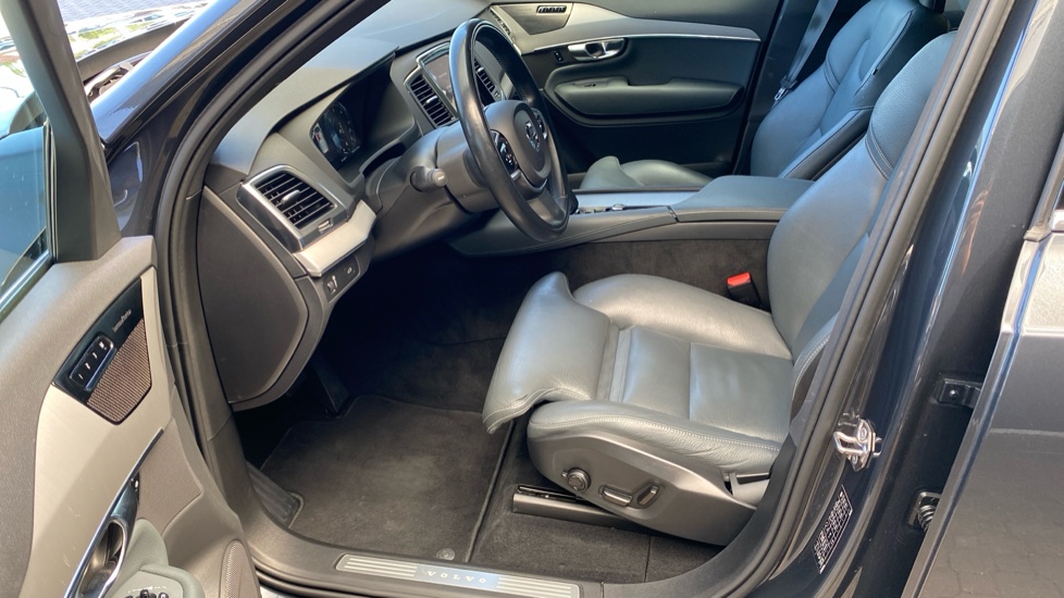 Volvo XC90 MOMENTUM PRO, B5 AWD, 173+10 kW / 235+14 HP