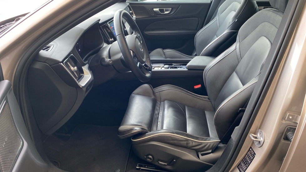 Volvo S60 ULTIMATE DARK, B5 AWD, 184+10 kW / 250+14 HP