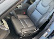 Volvo XC60 PLUS DARK, B4 AWD, 145+10 kW / 197+14 HP