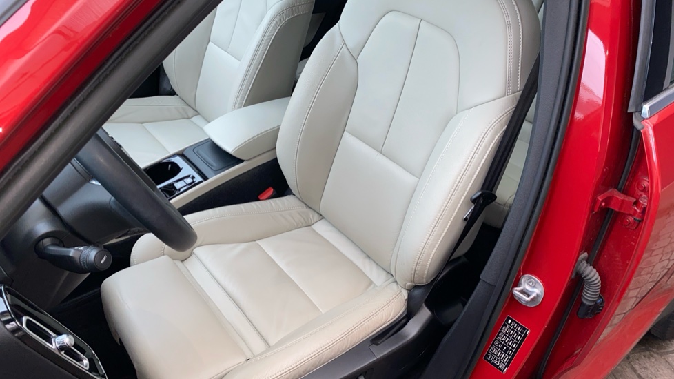 Volvo XC40 PLUS BRIGHT, B4 FWD, 145+10 kW / 197+14 HP