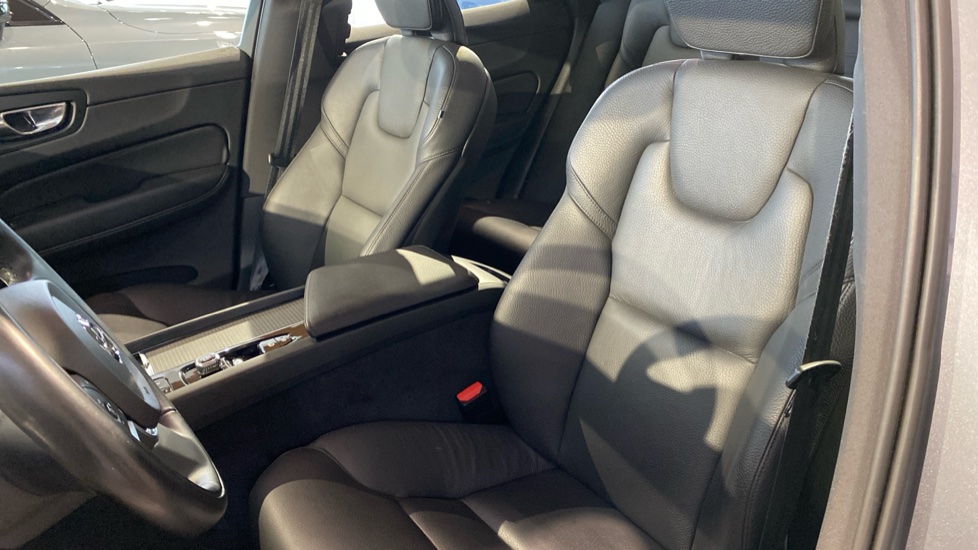Volvo XC60 MOMENTUM PRO, B4 AWD, 145+10 kW / 197+14 HP