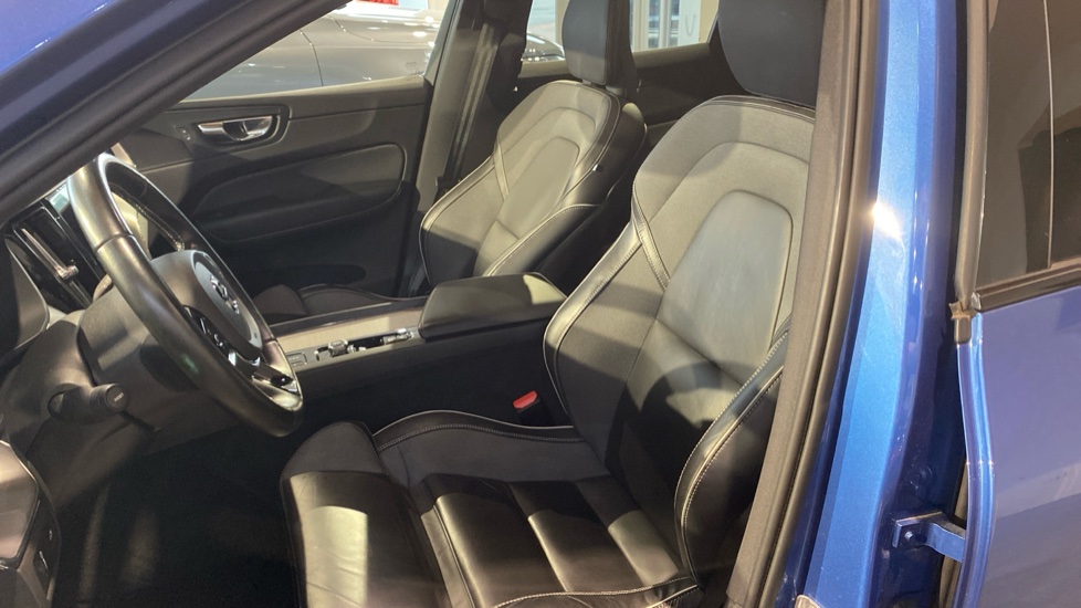 Volvo XC60 R-DESIGN, B5 AWD, 184+10 kW / 250+14 HP