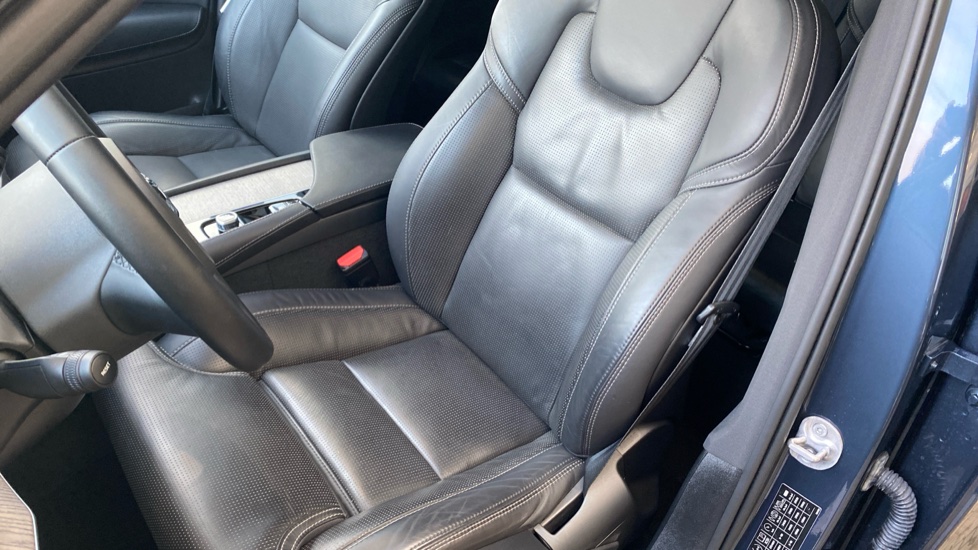 Volvo XC90 PLUS BRIGHT, B5 AWD, 173+10 kW / 235+14 HP
