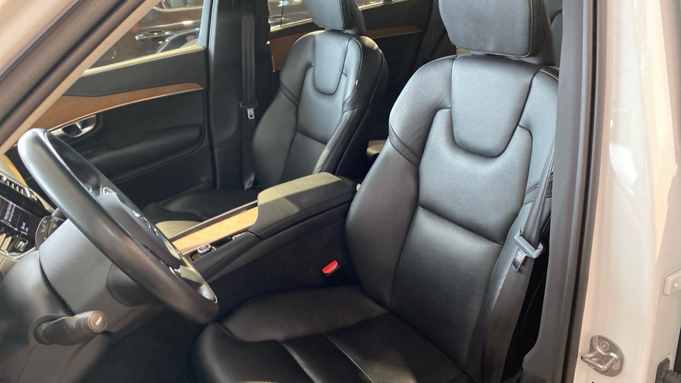 Volvo XC90 INSCRIPTION, B5 AWD, 173+10 kW / 235+14 HP