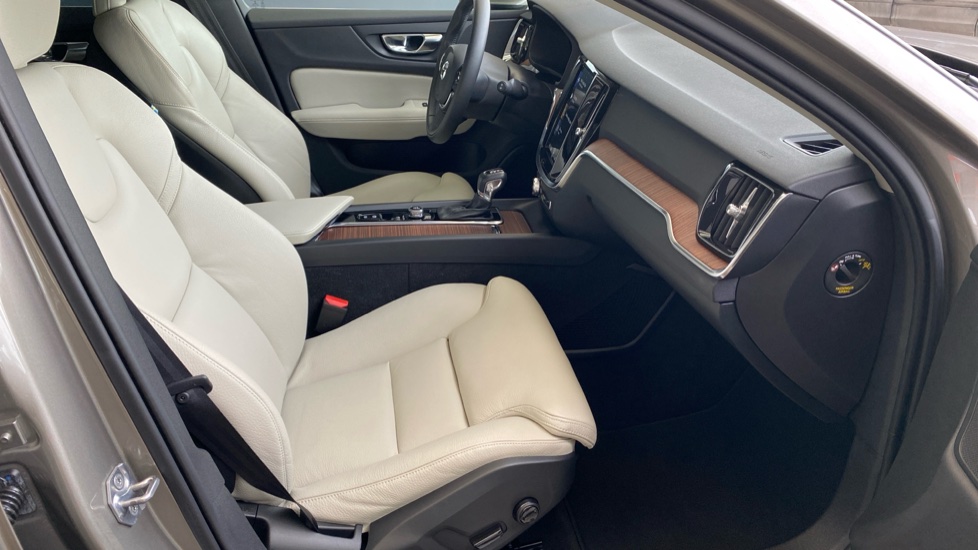 Volvo V60 INSCRIPTION, T4 FWD Drive-E, 140 kW / 190 HP