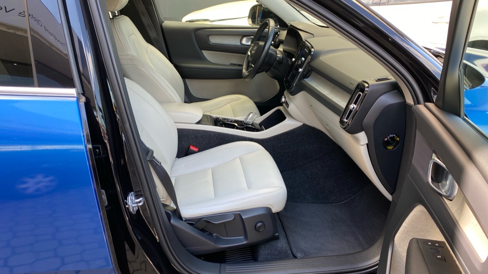 Volvo XC40 INSCRIPTION, T4 AWD Drive-E, 140 kW / 190 HP