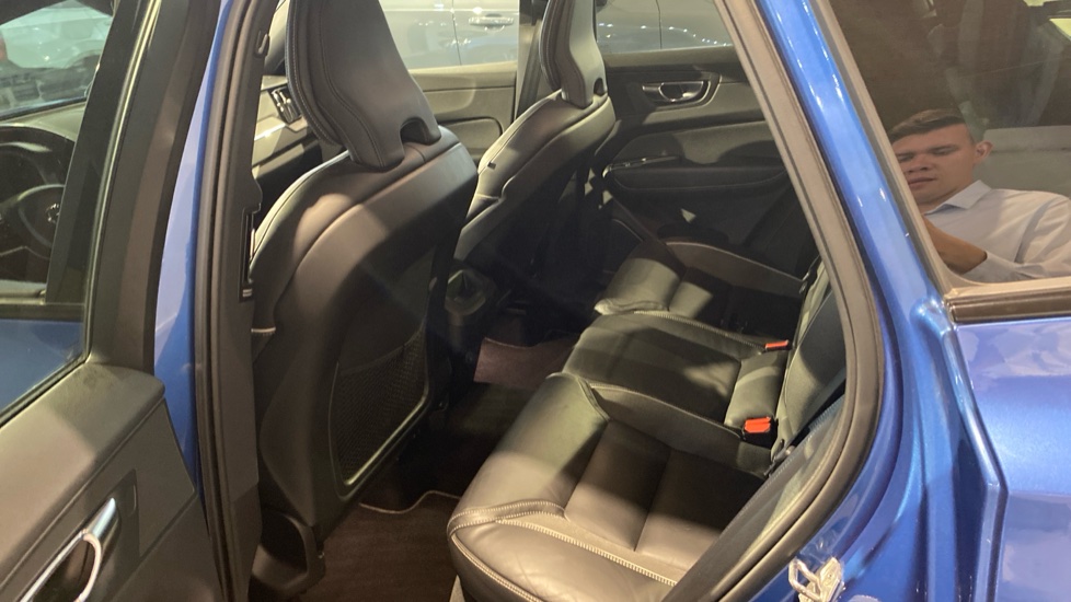 Volvo XC60 R-DESIGN, B5 AWD, 184+10 kW / 250+14 HP