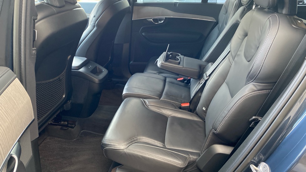 Volvo XC90 PLUS BRIGHT, B5 AWD, 173+10 kW / 235+14 HP