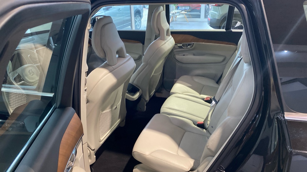 Volvo XC90 MOMENTUM PRO, B5 AWD, 173+10 kW / 235+14 HP