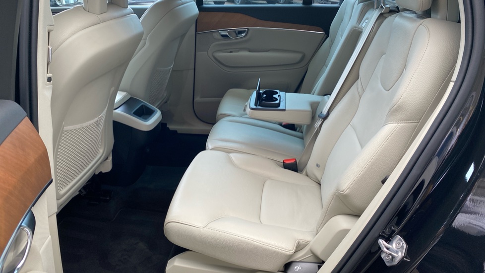 Volvo XC90 MOMENTUM PRO, B5 AWD, 184+10 kW / 250+14 HP