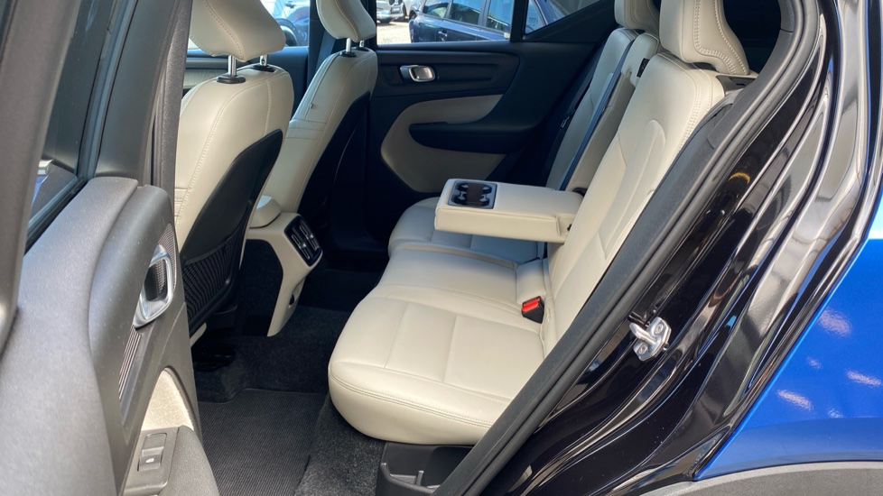 Volvo XC40 INSCRIPTION, T4 AWD Drive-E, 140 kW / 190 HP
