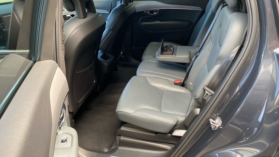 Volvo XC90 MOMENTUM PRO, B5 AWD, 173+10 kW / 235+14 HP