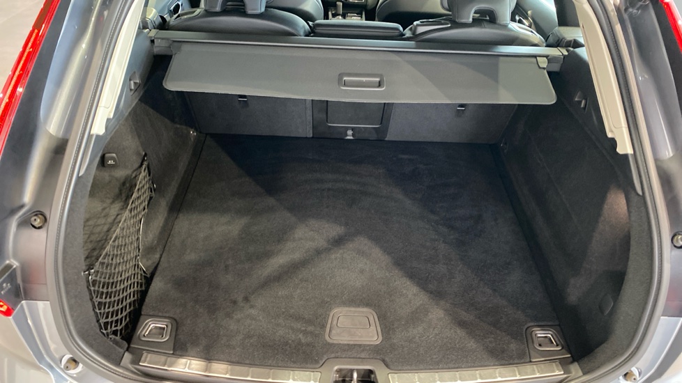 Volvo XC60 MOMENTUM PRO, B4 AWD, 145+10 kW / 197+14 HP
