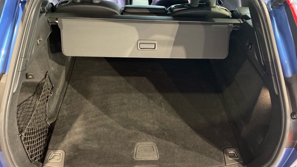Volvo XC60 R-DESIGN, B5 AWD, 184+10 kW / 250+14 HP