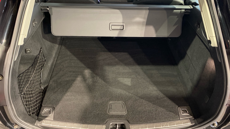 Volvo XC60 MOMENTUM PRO, B4 AWD, 145+10 kW / 197+14 HP
