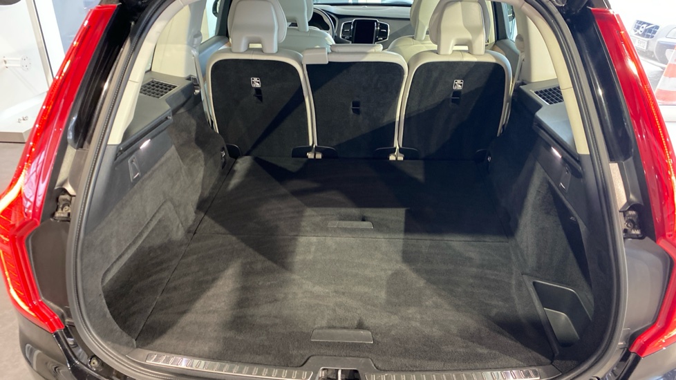 Volvo XC90 MOMENTUM PRO, B5 AWD, 173+10 kW / 235+14 HP