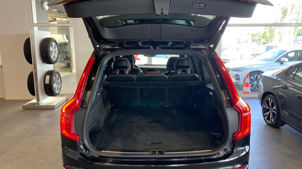 Volvo XC90 INSCRIPTION, B5 AWD, 173+10 kW / 235+14 HP