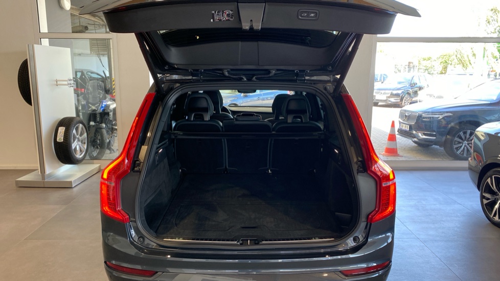 Volvo XC90 MOMENTUM PRO, B5 AWD, 173+10 kW / 235+14 HP