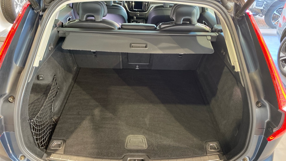 Volvo XC60 MOMENTUM PRO, B4 AWD, 145+10 kW / 197+14 HP