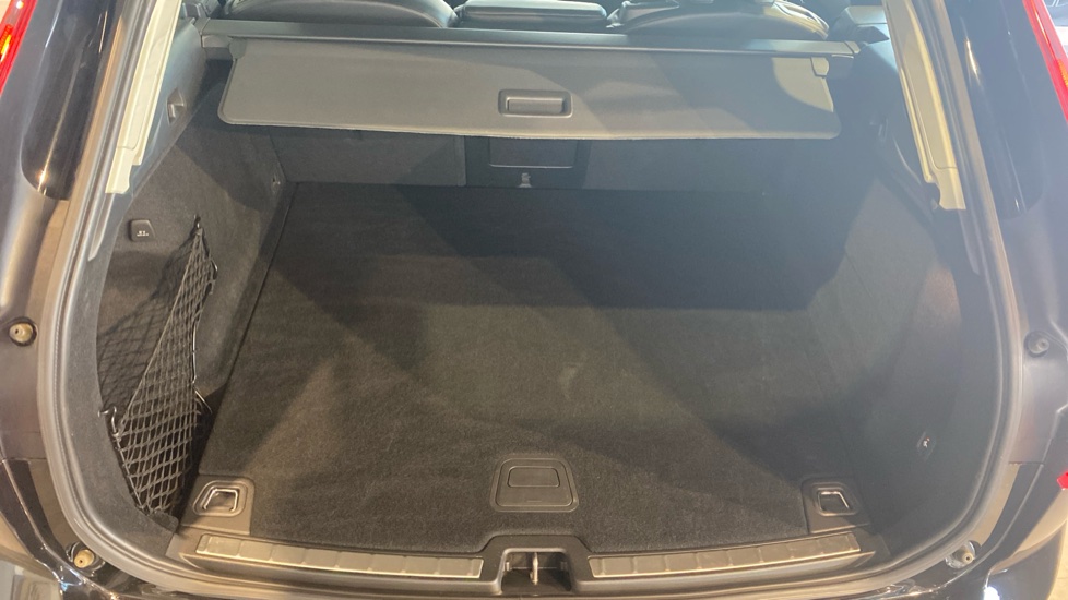 Volvo XC60 MOMENTUM PRO, B4 AWD, 145+10 kW / 197+14 HP