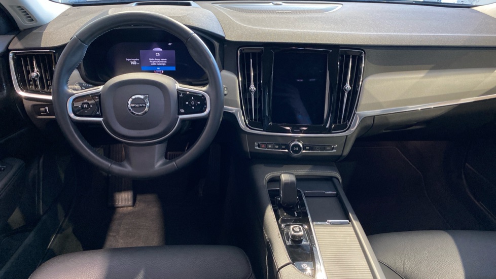 Volvo V90 MOMENTUM PRO, B4 FWD, 145+10 kW / 197+14 HP