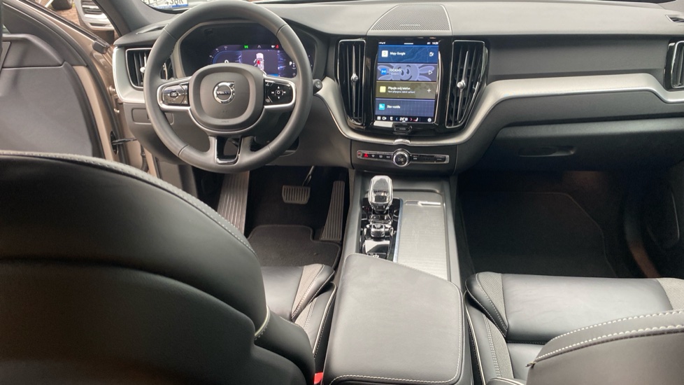 Volvo XC60 PLUS BRIGHT, B4 AWD, 145+10 kW / 197+14 HP