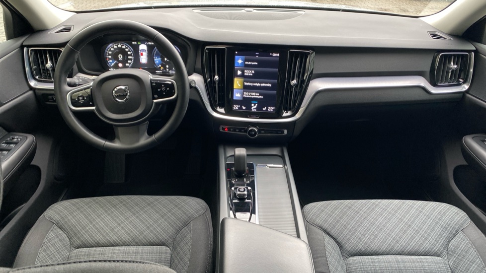 Volvo V60 Cross Country Pro, B4 AWD, 145+10 kW / 197+14 HP